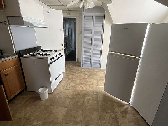 4th image of 2107 Fairview Ave
