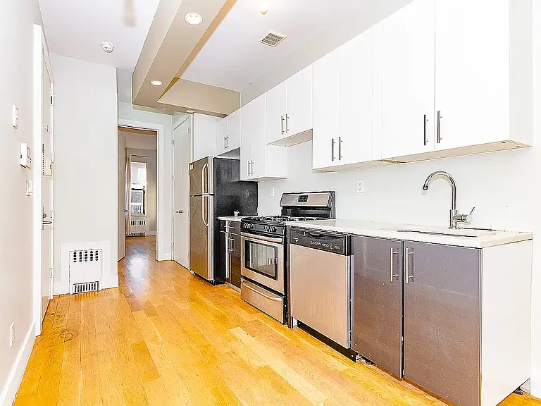 338 Melrose St #2E — Photo 5