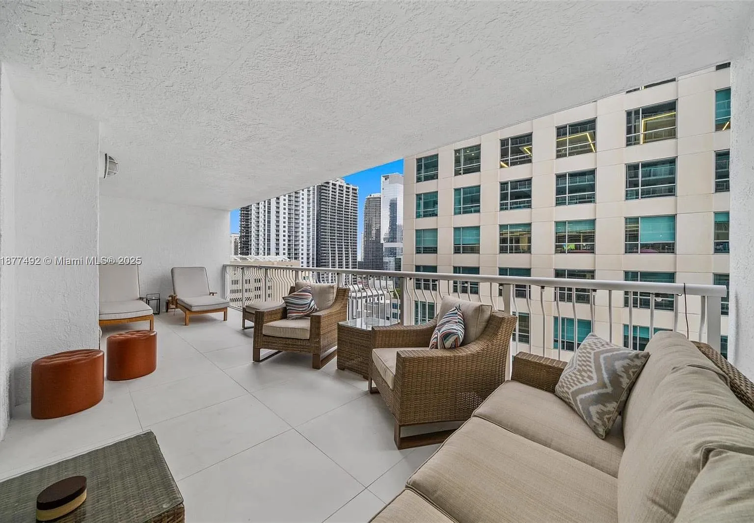 The Club At Brickell Bay — Photo 2