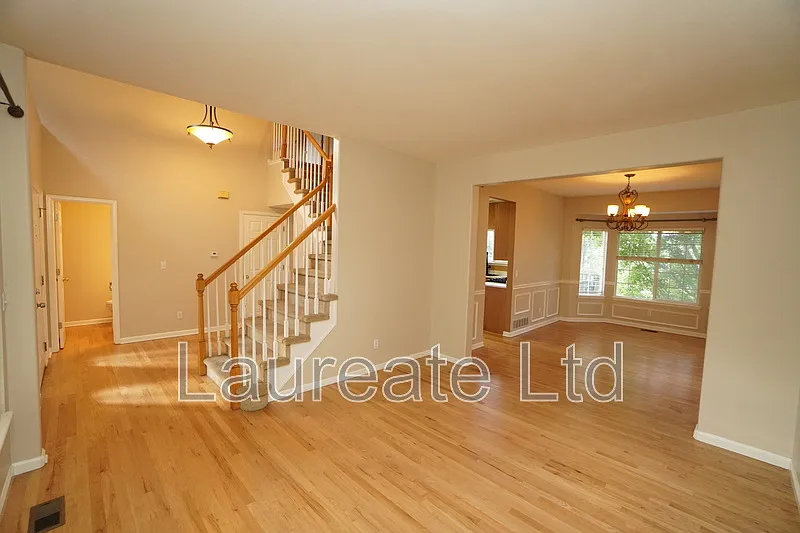 5 bed, 3.5 bath, 3398 sqft, $3,595 — Photo 4