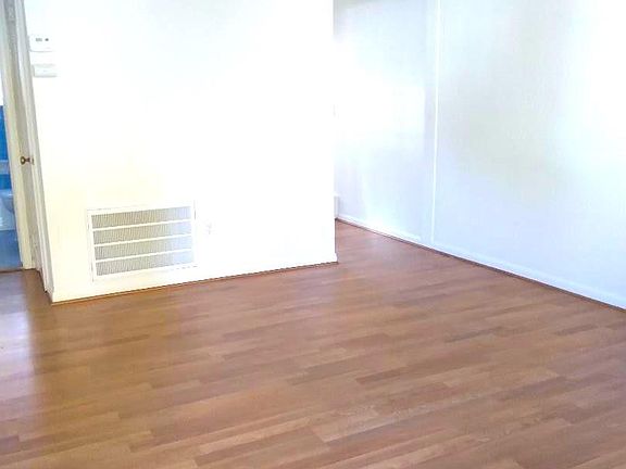 3rd image of 1018 Laprairie Ave
