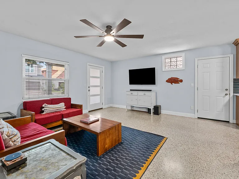 3910 W Vasconia St — Photo 2
