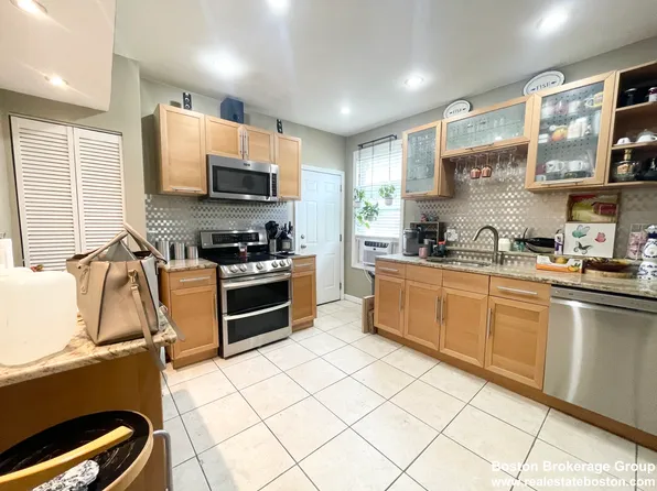 9 Mount Pleasant Ave, Roxbury, MA