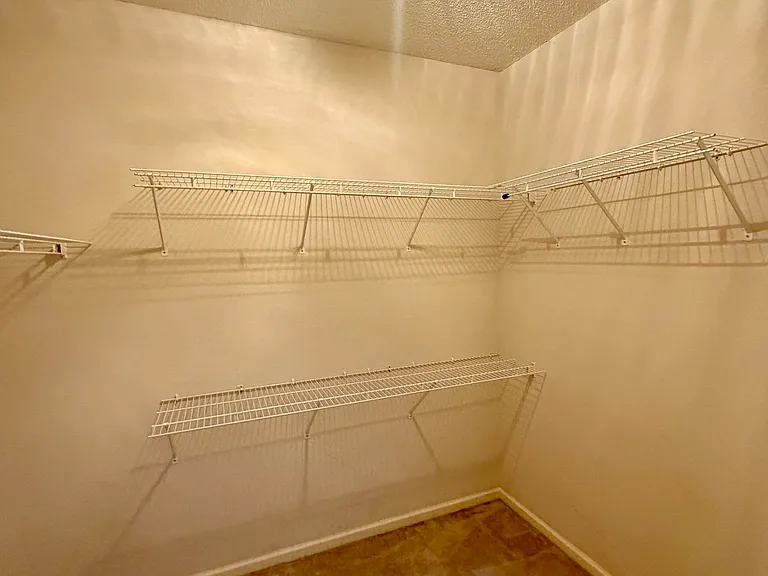 213 Carrington Ln — Photo 36