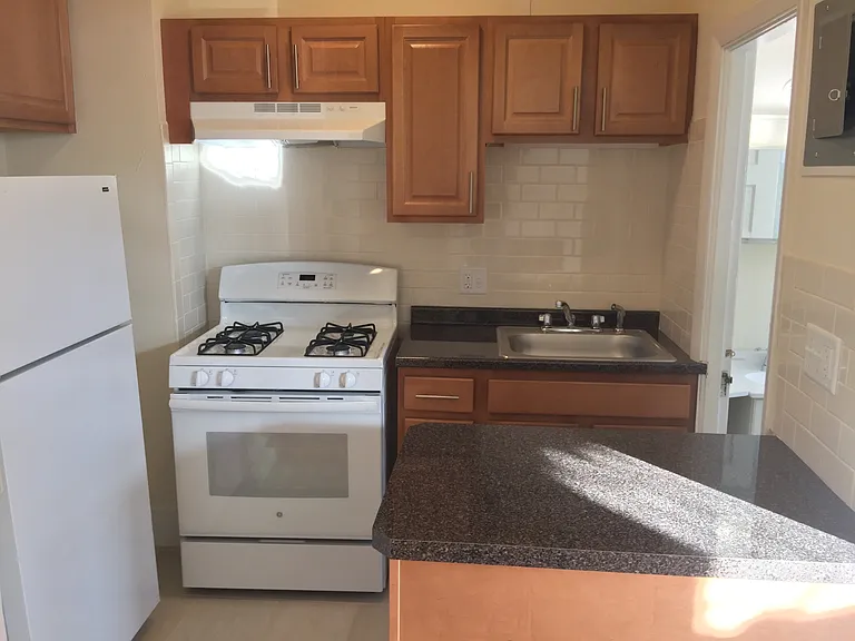 Brighton Avenue Apartments, 19-25 — Photo 11