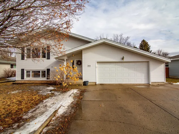 1611 E Omaha Dr, Bismarck, ND 58504