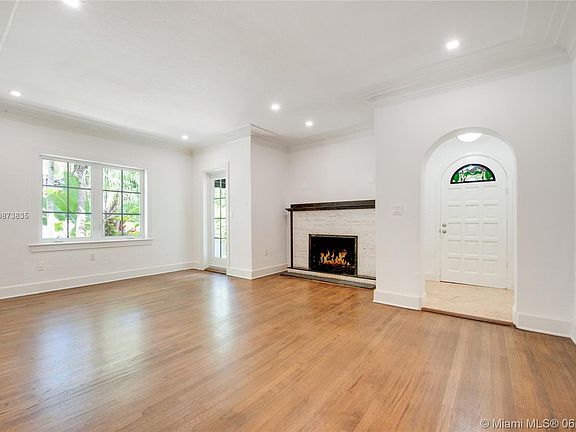 3rd image of 512 Majorca Ave