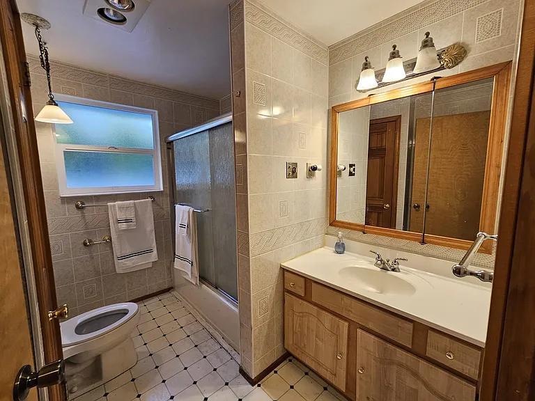 1560 NE 106th St #1 — Photo 24