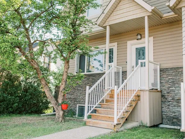 5007B W 46th St, Stettler, AB T4K 1A4