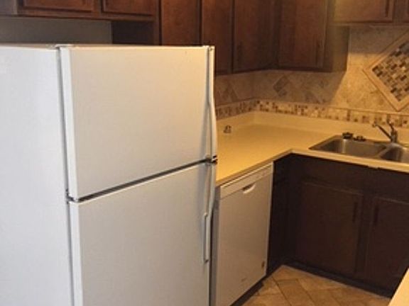 2nd image of W156N11461 Fond Du Lac Ave #1