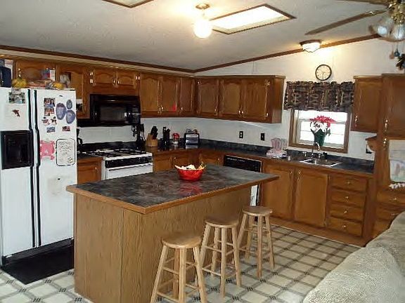 3rd image of 108 Brooks Ct
