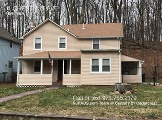 11 Chestnut St, Mount Arlington, NJ 07856