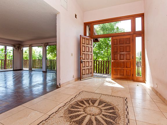 3rd image of 924 Calle Pecos