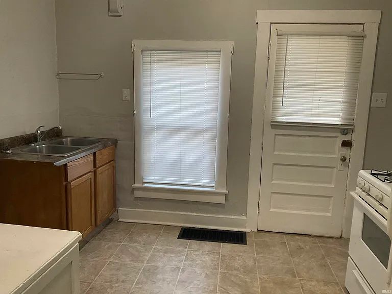 1807 Hale Ave — Photo 5