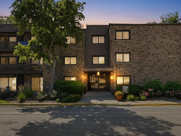 1100 E Randville Dr #203 — Photo 1