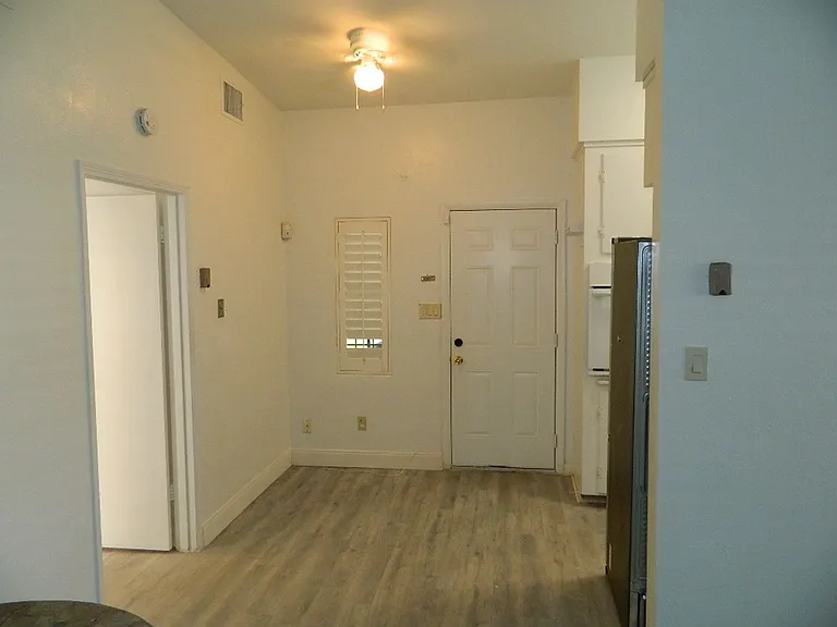 944 Kensington Dr — Photo 5