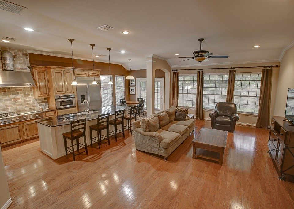 1st image of 2014 Lake Highlands Dr