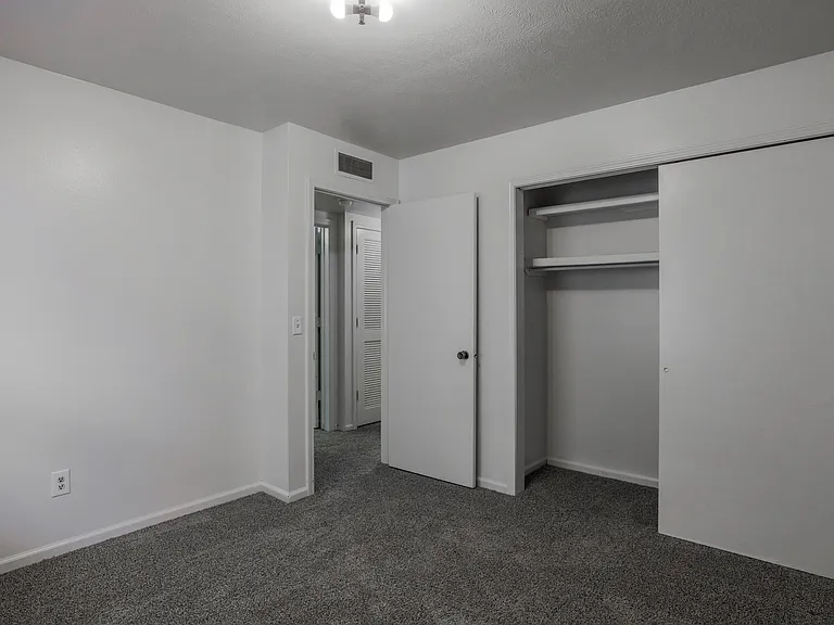 Tippecanoe Drive Apartments — Photo 8