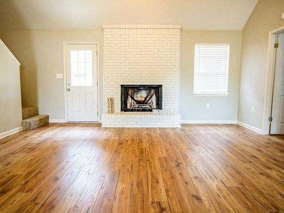 2nd image of 310 Dawn Ln