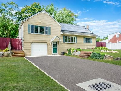18 Lakeview Drive, Middle Island, NY, 11953