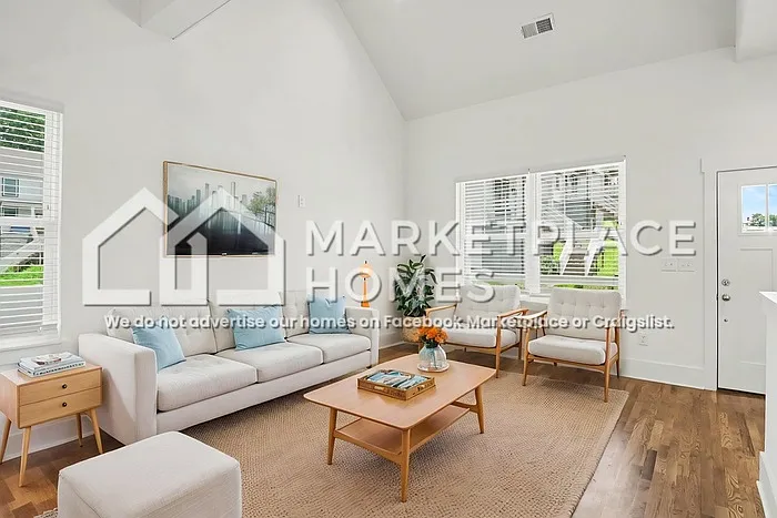 211 Briar Rd — Photo 3