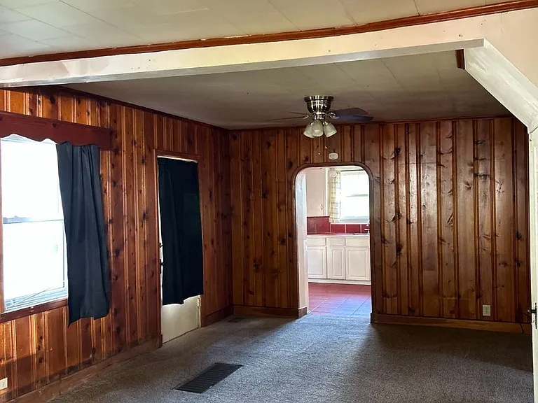 110 E Burgess St — Photo 10