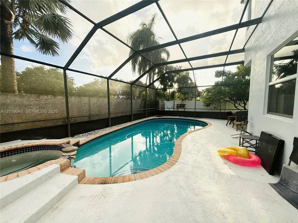 18438 NW 9th St #18438, Hollywood, FL 33029