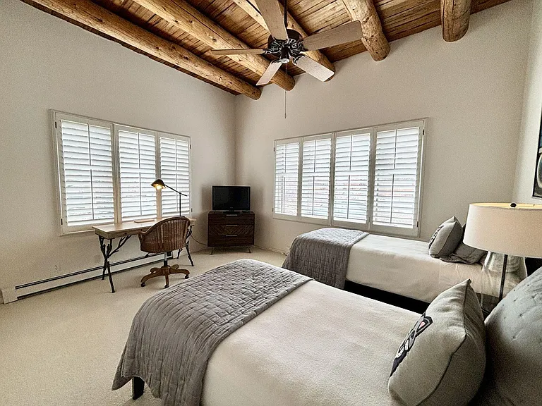 701 E Alameda St — Photo 26