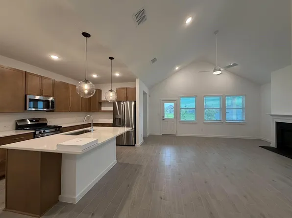 526 Samuel Ridge Dr, Dayton, TX 77535