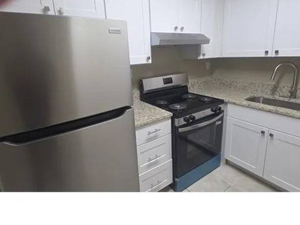312 Meadows Cir, Boynton Beach, FL