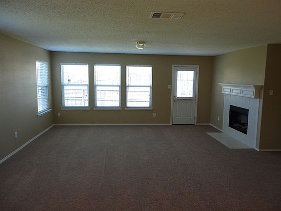 3rd image of 609 Jewelflower Dr