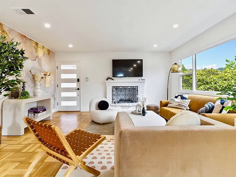 1149 Banyan Way — Photo 4