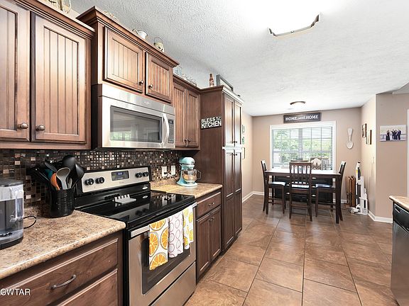 5th image of 20 Layne Dr