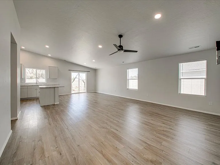 16859 Courtney Way — Photo 9