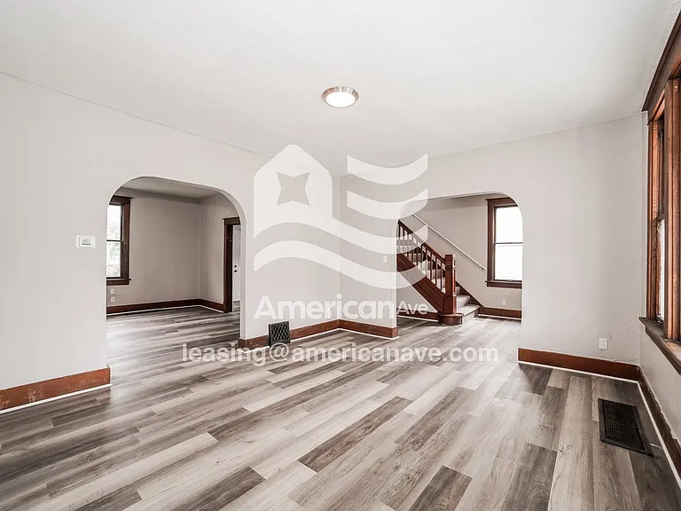 1669552_002_living_room_13788283.jpg