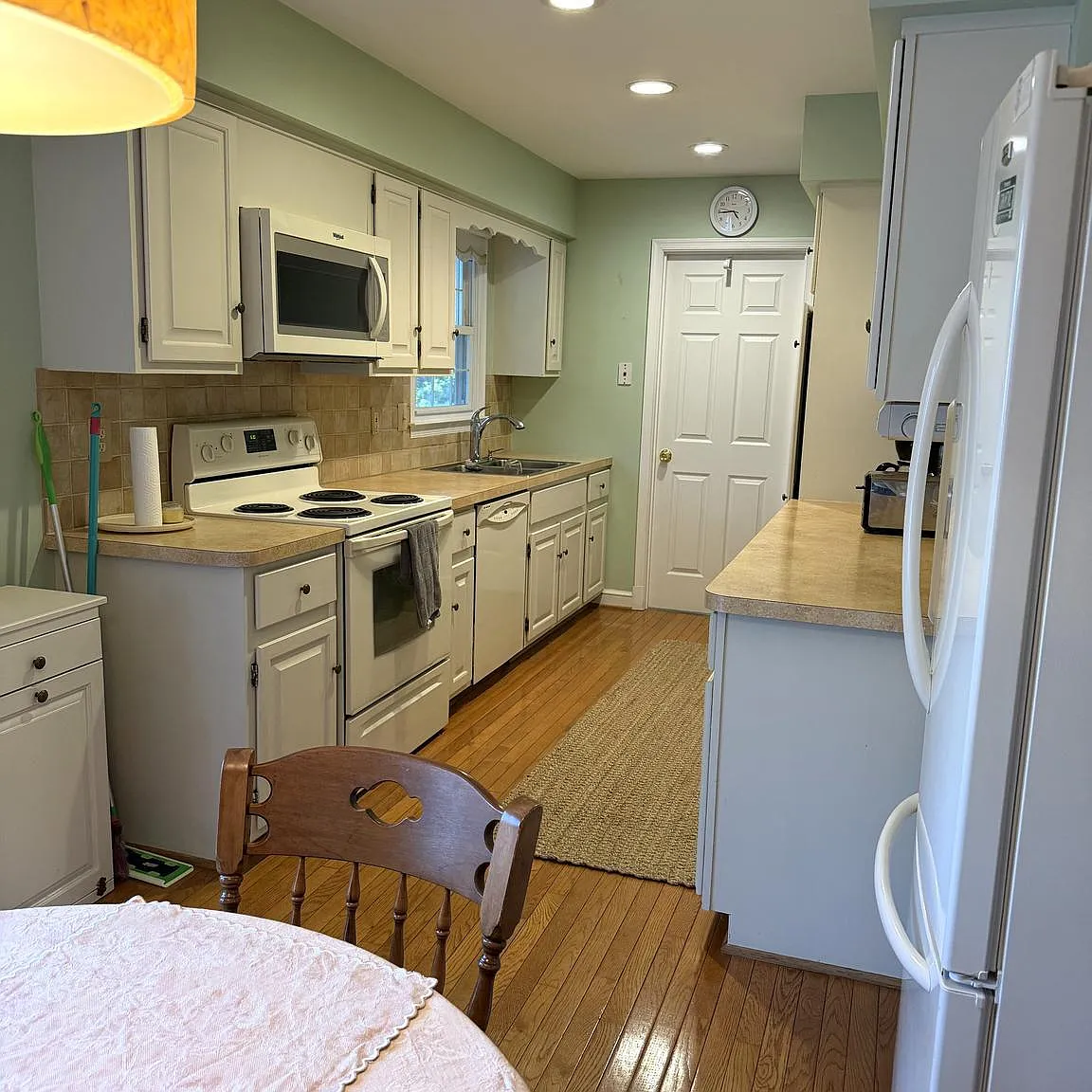 2 bed, 2.0 bath, 2806 sqft, $1,100 — Photo 3