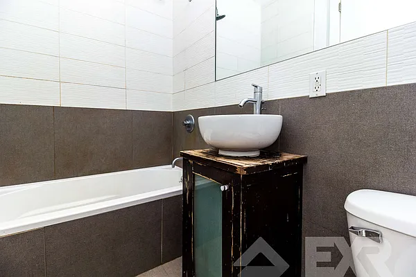 Rented by EXR | media 7