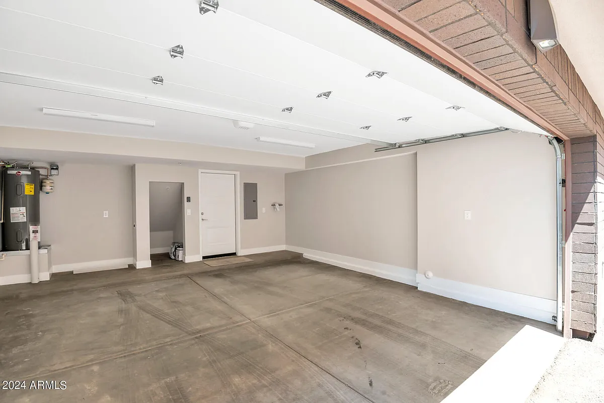 Photo 2 of 33 - 7550 E Osborn Rd #1008 - Scottsdale, AZ Building Photo - 7550 E Osborn Rd #1008