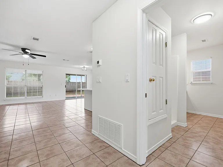403B Yancey St — Photo 6
