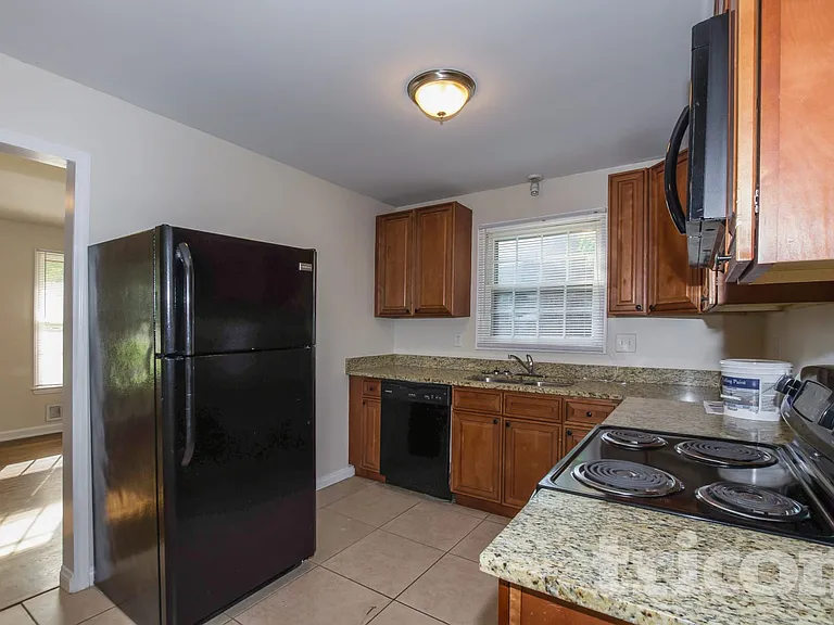 4200 Gladstone Ln — Photo 5