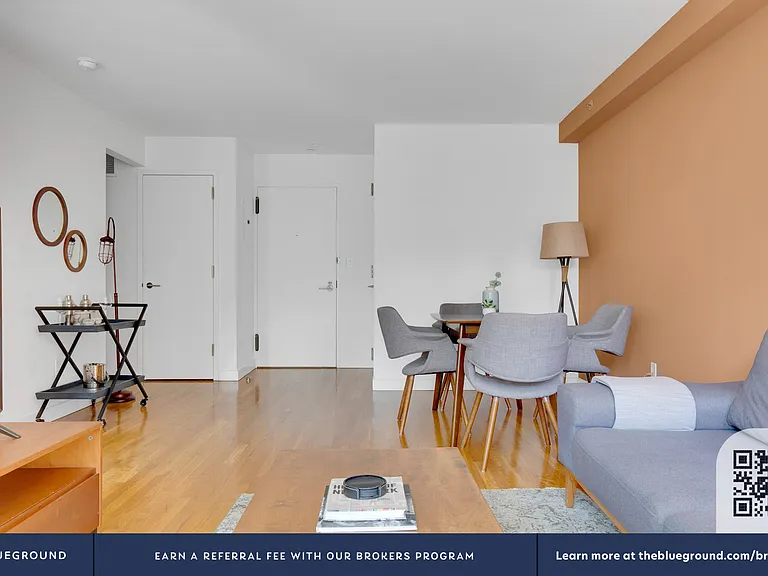 101 W 15th St #527 — Photo 4