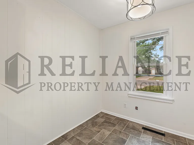 2309 W Graber St — Photo 8