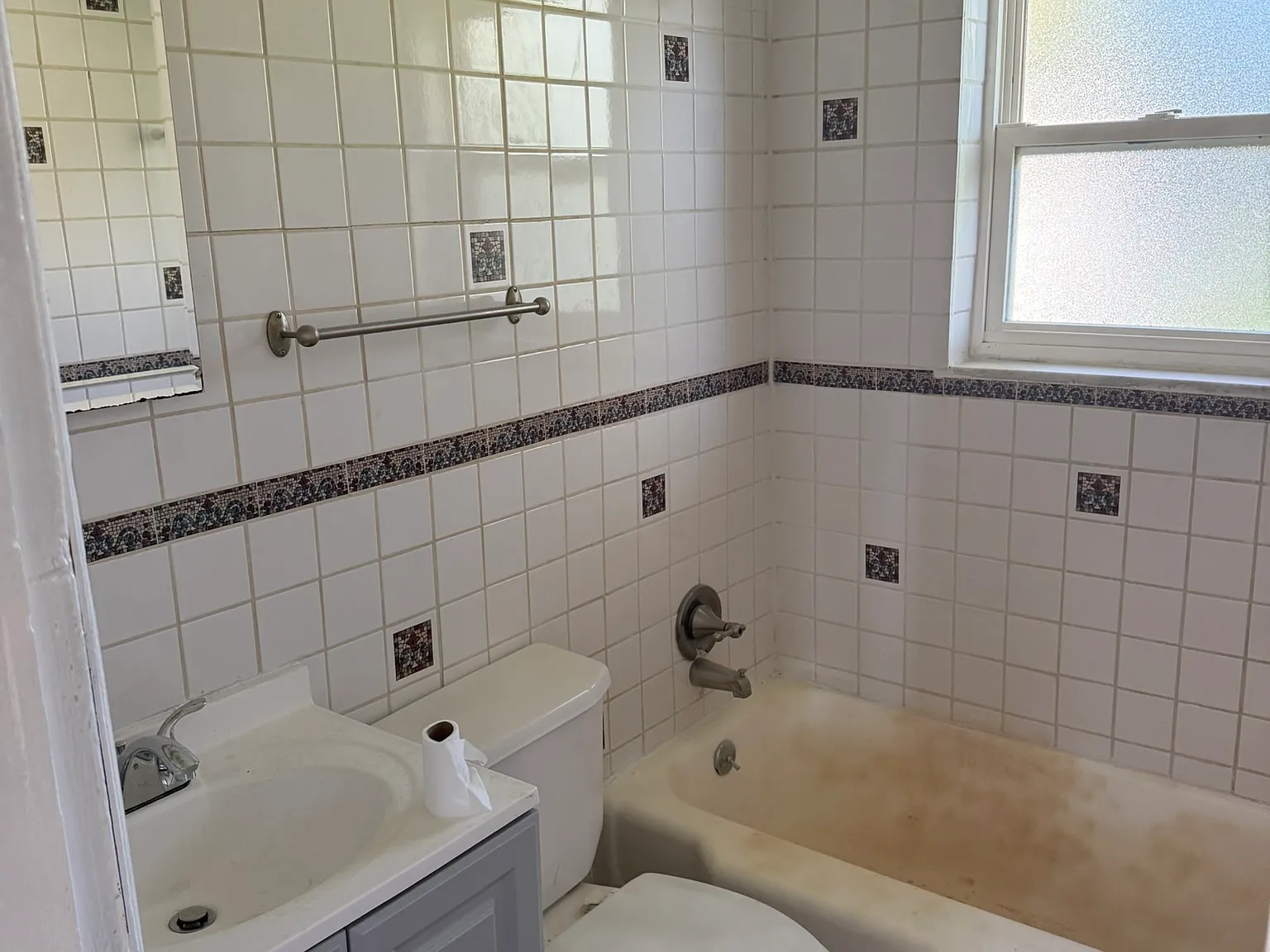 3 bed, 825 sqft, $1,095 — Photo 2