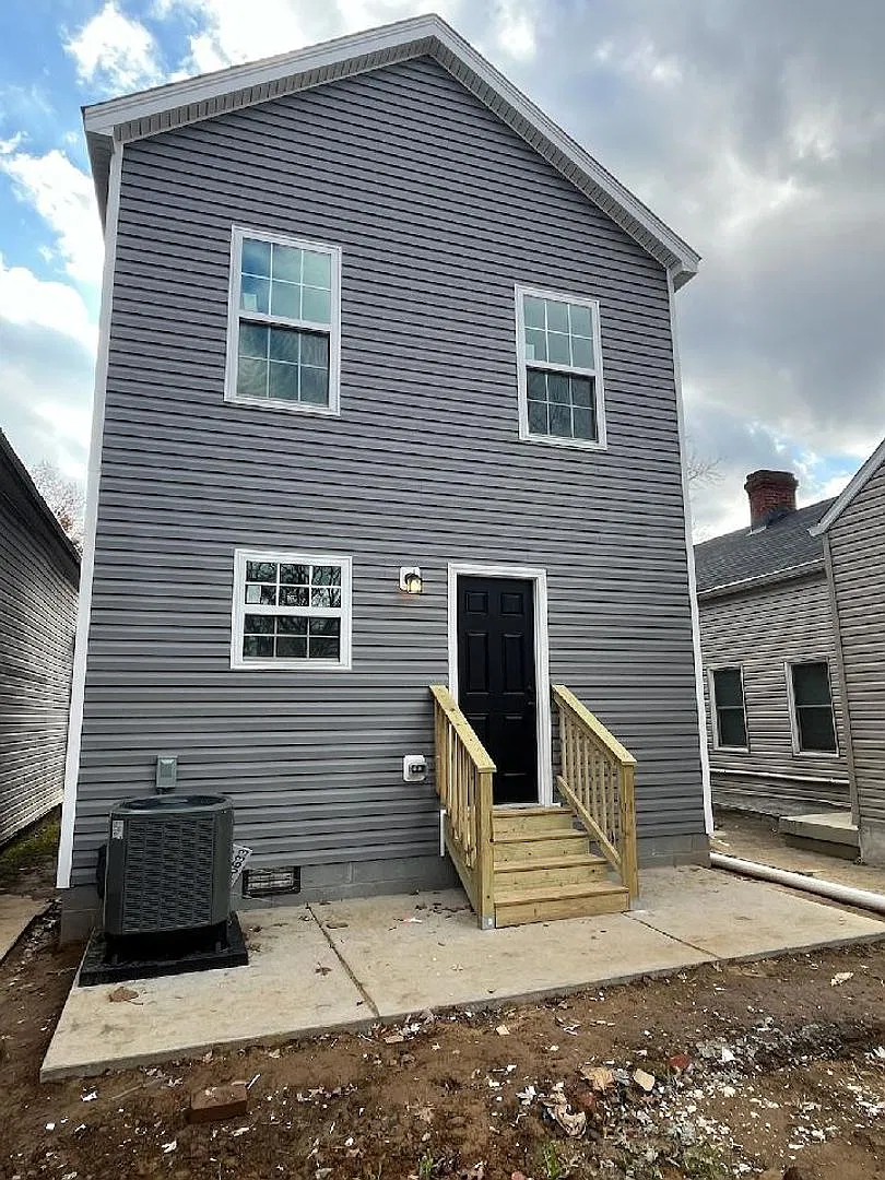 Shelby Park 3 Bedroom 1.5 bath New Construction! — Photo 3