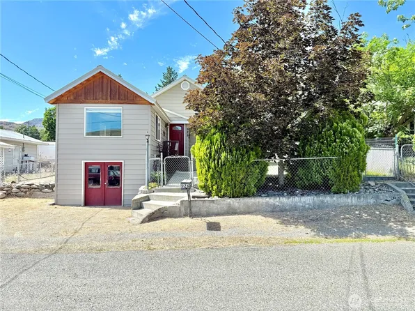 926 S 4th Avenue, Okanogan, WA 98840