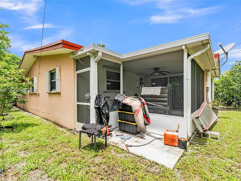 1019 S 29th Ave — Photo 32