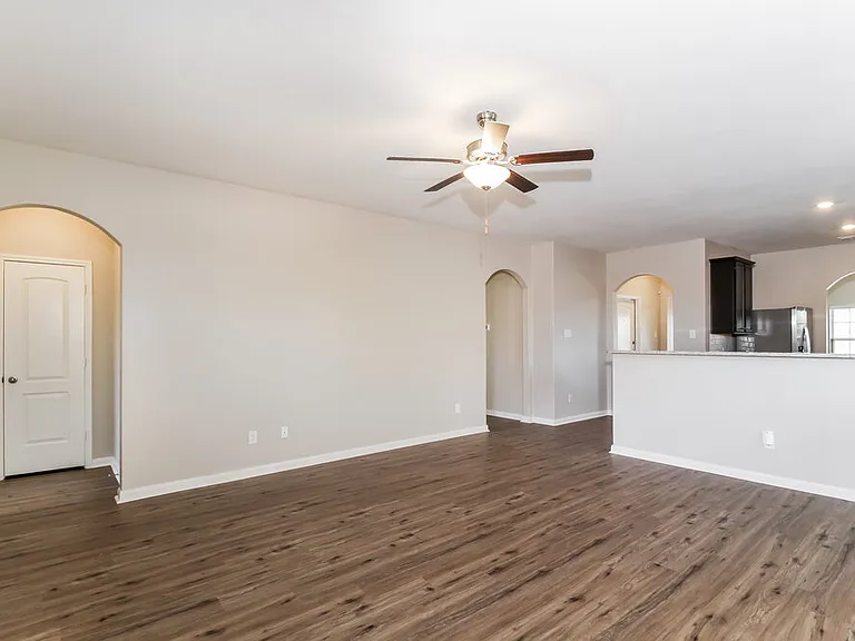 204 Aaron St — Photo 6