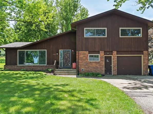 1101 Hillview Rd, Black Earth, WI 53515