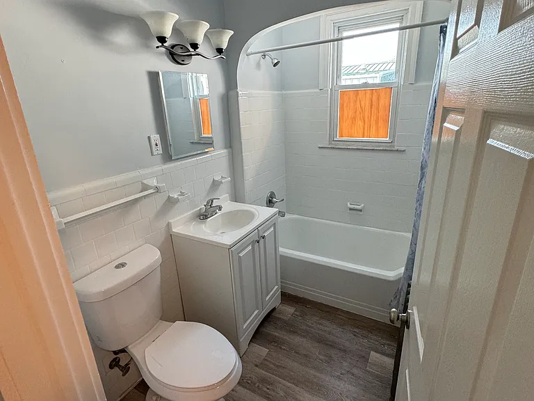 995 Newfield St #8 — Photo 8