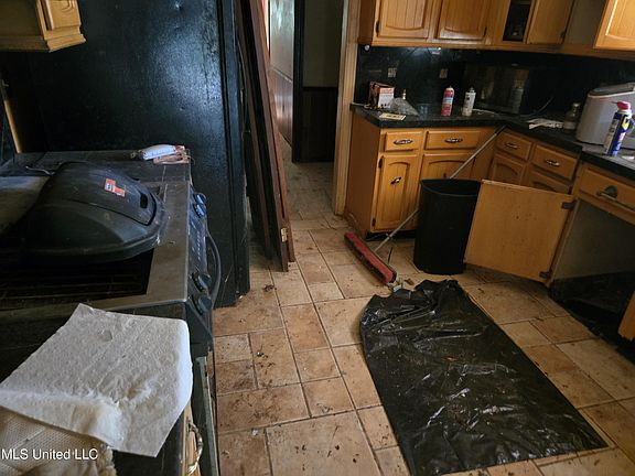 5th image of 4790 Sherry Dr